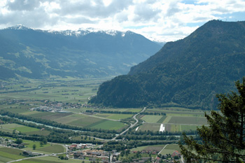 ... mit herrlichem Blick ins Zillertal ...