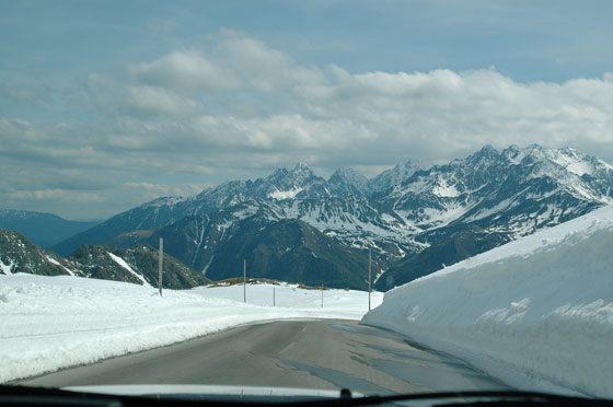 ... es dauer jedes Jahr lang, bis die Durchfahrt schneefrei ist ...