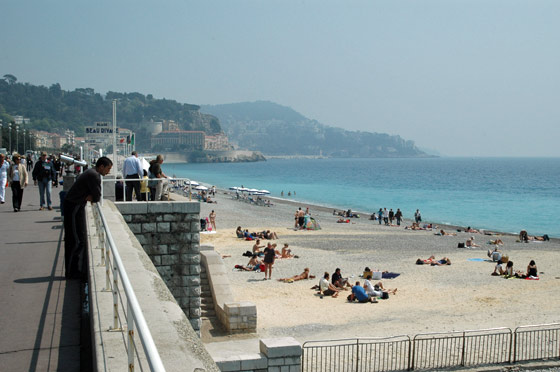 ... wir sind angekommen - der Strand von Nizza mit fantastischer Aussicht ...