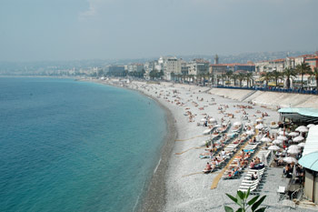 ... der lange Strand von Nizza ...
