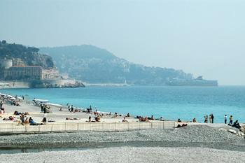 ... fantastisch - es ist April, es ist angenehm warm und wir sind am Strand von Nizza ...