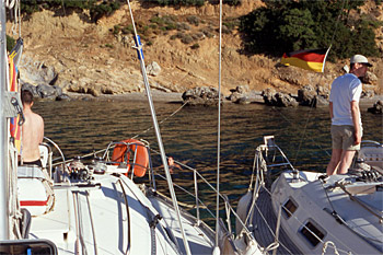 ... wir gehen ins Päckchen mit einer anderen Yacht ...