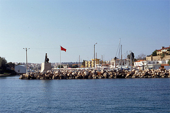 ... der Blick zurück auf den türkische Fischerhafen Dalyanköy ...
