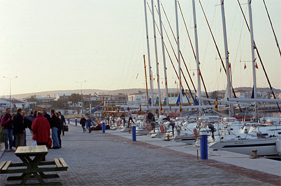 ... die Morgenstimmung im Heimathafen in Cesme ...